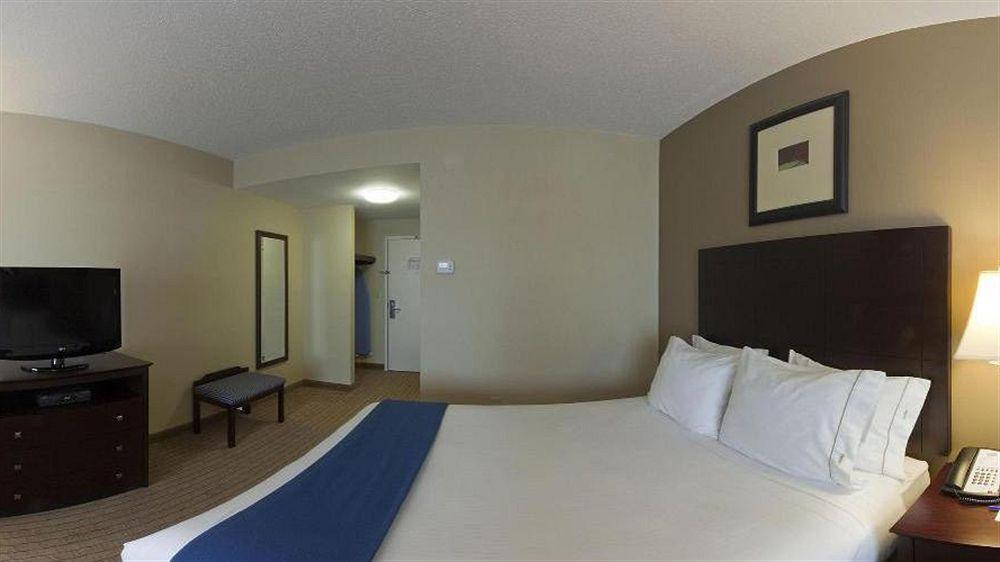 Express & By Ihg Malone