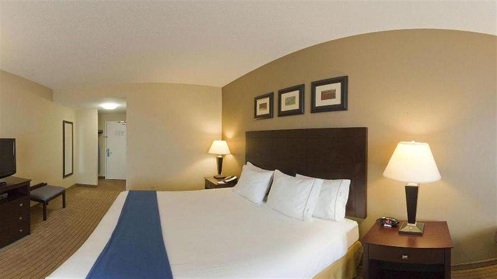 Holiday Express & By Ihg Hotel